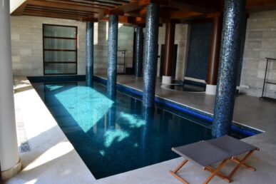Indoor swimming pool with tiled column